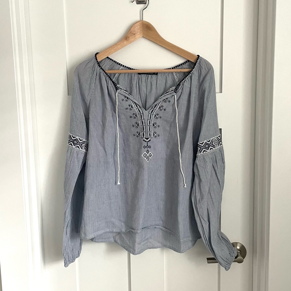 Abercrombie & Fitch Blue and White Peasant Top Medium